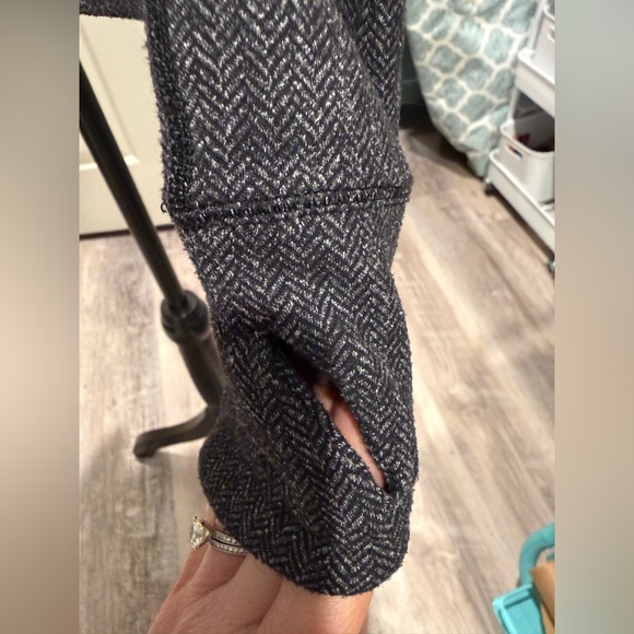 Lululemon Run Briskly Tech Long Sleeve Top Herringbone Gray Zip Pocket Slim Fit - Picture 5 of 15